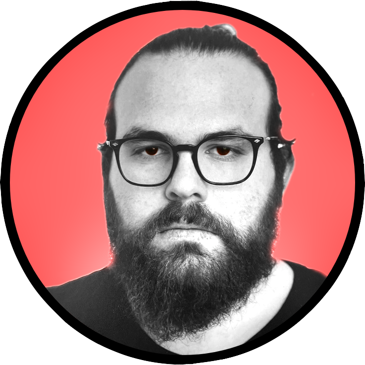 Foto de Manuel, se ve un hombre con gafas y barba, la foto tiene forma circular, está en blanco y negro con el fondo en rojo con un degradado hacia blanco conforme se acerca al centro